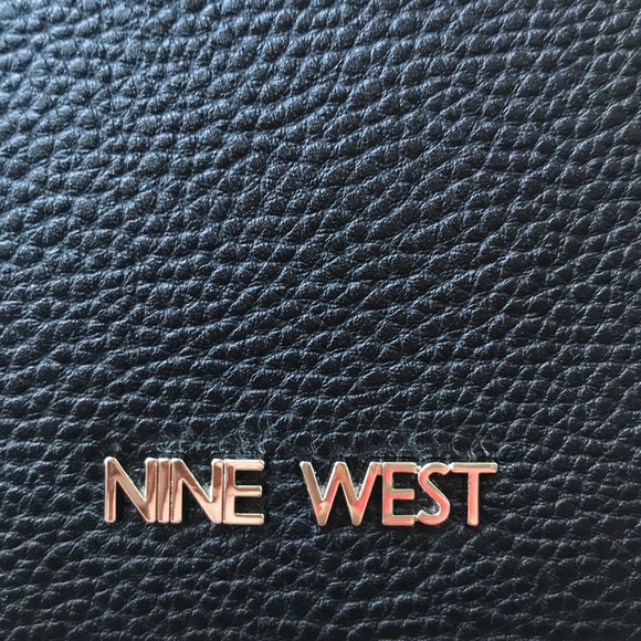 SOLD🎄☃️ Nine West purse - Picture 2 of 5